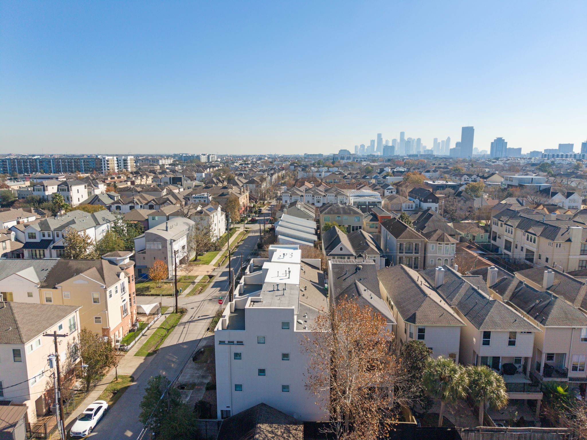 5911 Rose Street Houston, TX 77007 - Photo 28 of 35 Located in the highly sought-after Rice Military neighborhood, this home offers unbeatable access to some of Houston’s best dining, nightlife, and entertainment. Just minutes from Memorial Park and Tinsley Park, you’ll enjoy outdoor trails, green space, and recreation right at your doorstep, along with convenient access to Downtown and the Texas Medical Center.