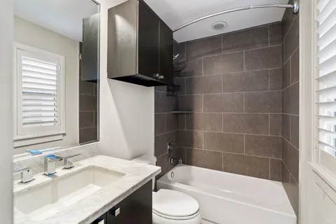 $689,900 | 5911 Rose Street, Houston, TX 77007