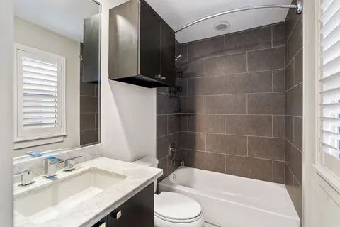 $749,999 | 5911 Rose Street, Houston, TX 77007