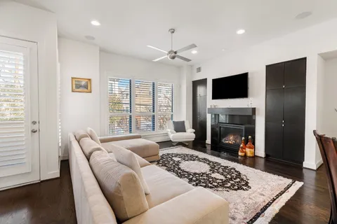 $689,900 | 5911 Rose Street, Houston, TX 77007
