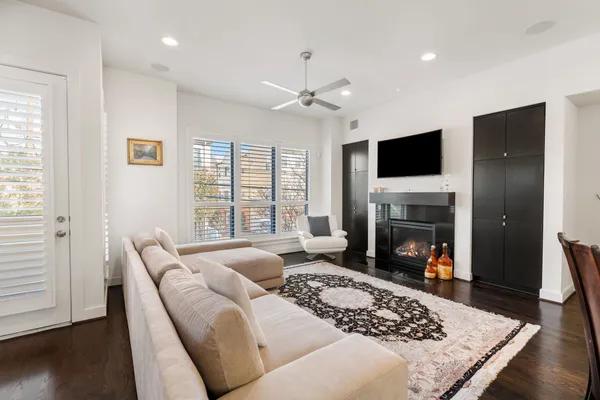 $699,900 | 5911 Rose Street, Houston, TX 77007