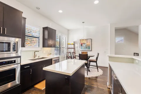 $689,900 | 5911 Rose Street, Houston, TX 77007