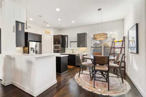 $689,900 | 5911 Rose Street, Houston, TX 77007