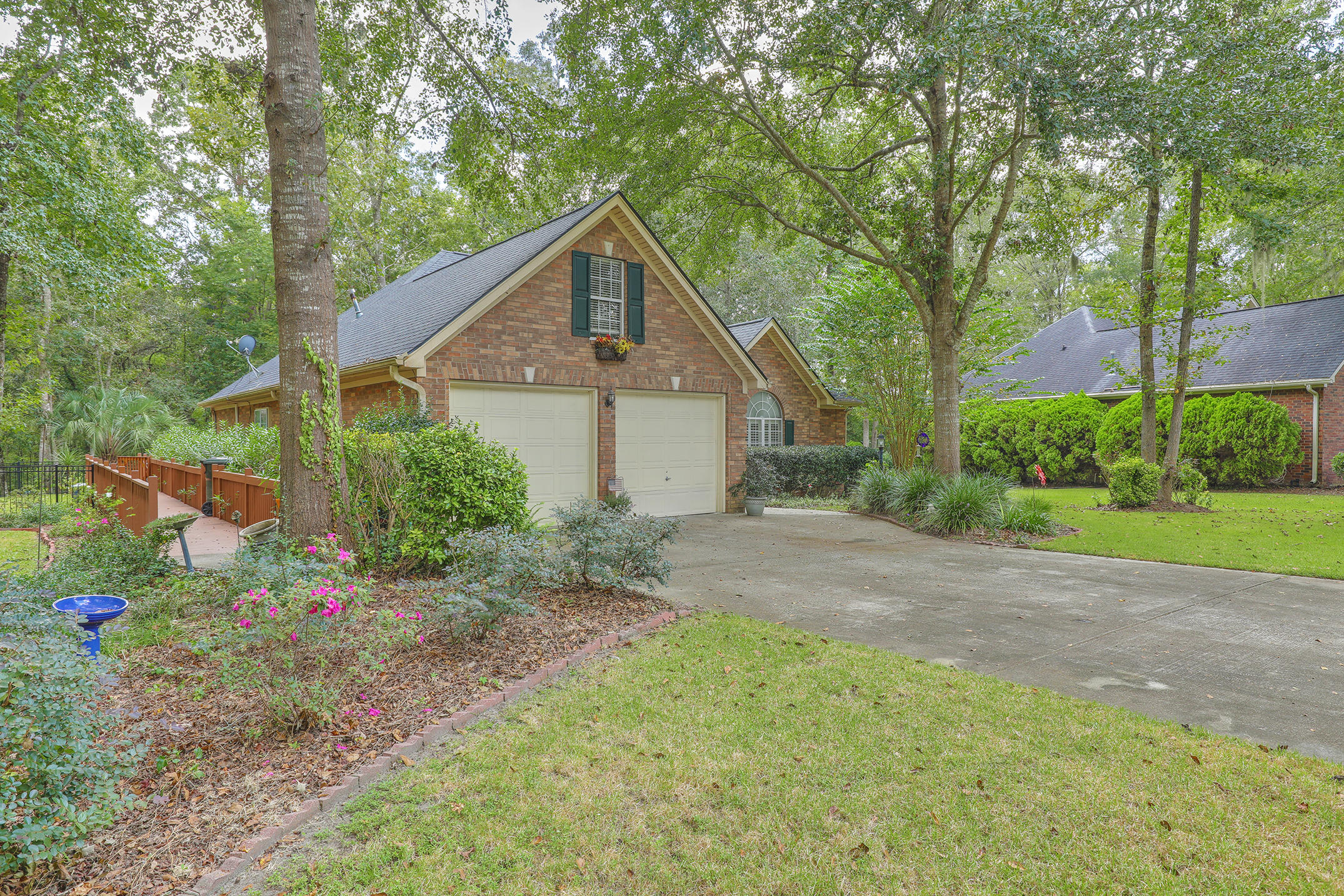 238 Scalybark Road Summerville, SC 29485 - Photo 3 of 36 238 Scalybark front left