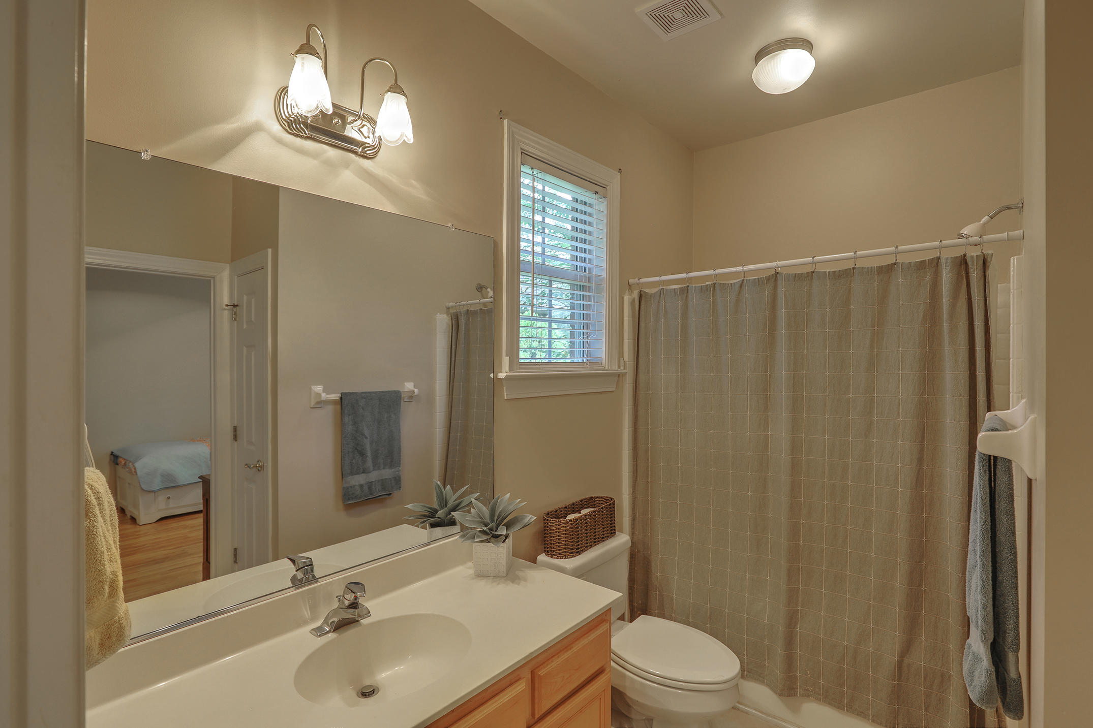 238 Scalybark Road Summerville, SC 29485 - Photo 27 of 36 238 scalybark bath 2