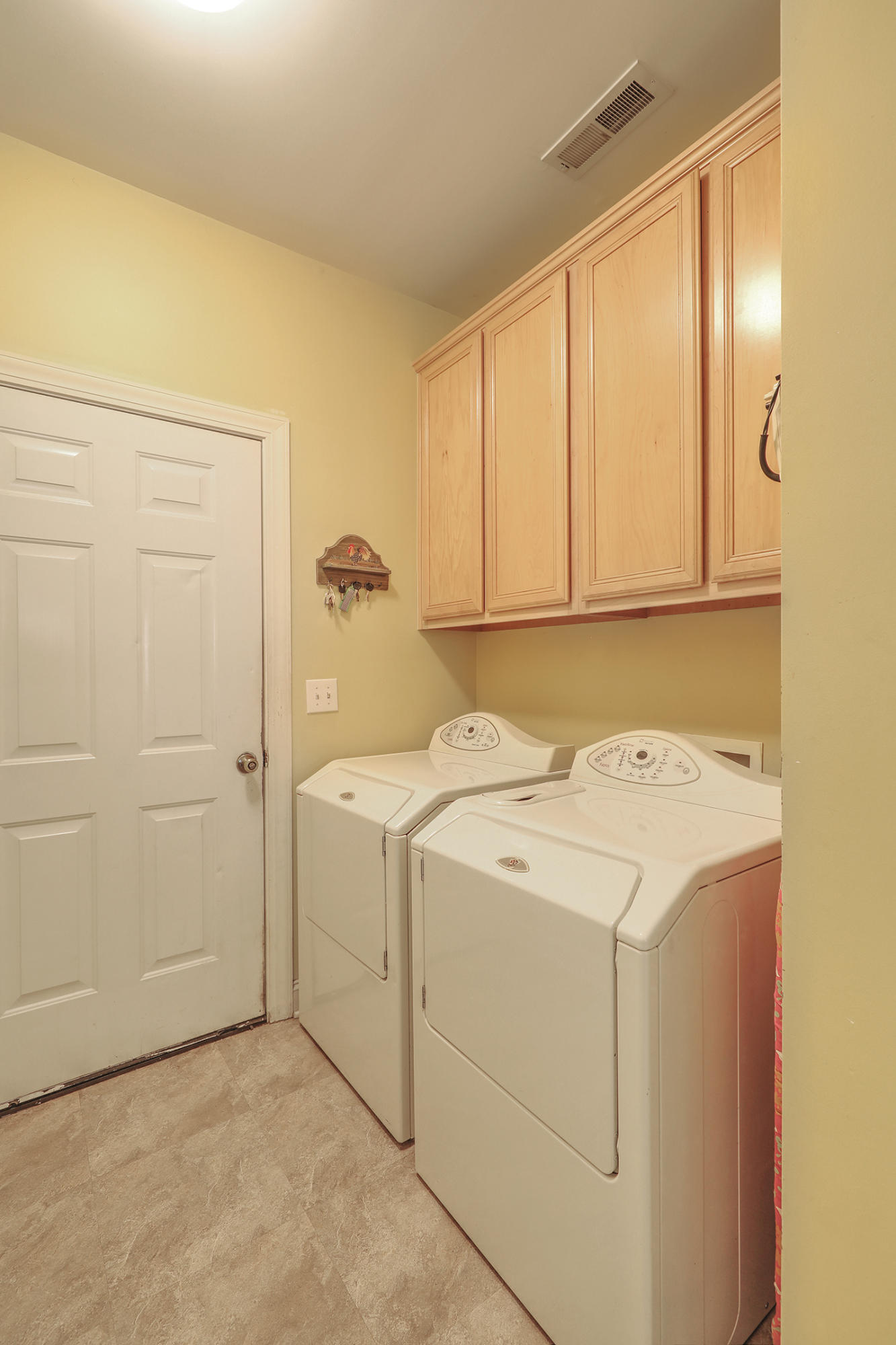 238 Scalybark Road Summerville, SC 29485 - Photo 29 of 36 238 scalybark laundry