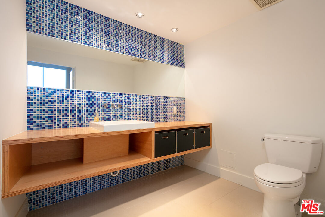 615 Hampton Drive, Unit A109 Venice, CA 90291 - Photo 5 of 12 a view of washer and dryer