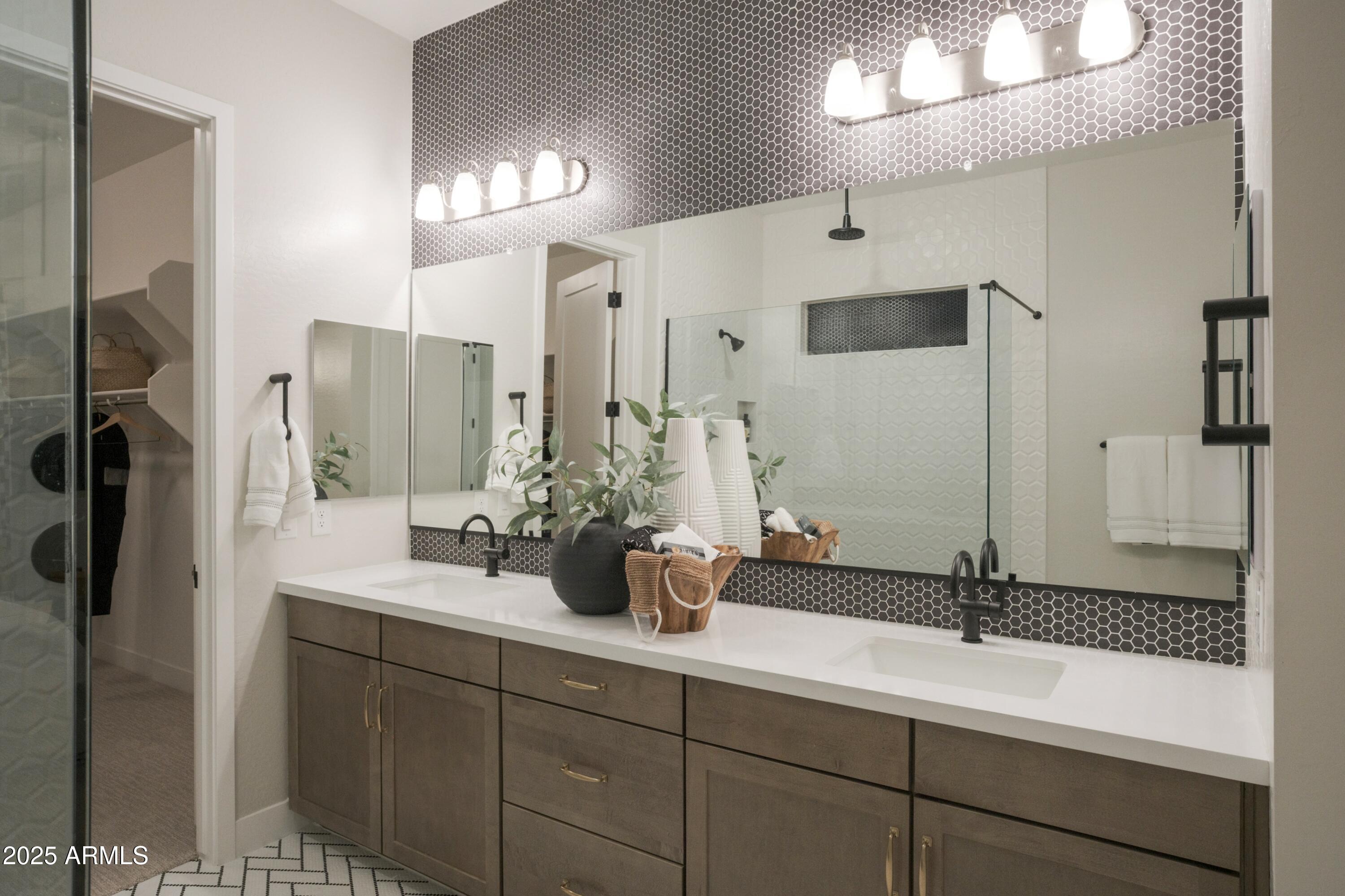5125 West Coplen Farms Road Laveen, AZ 85339 - Photo 22 of 77 OWNER'S BATH