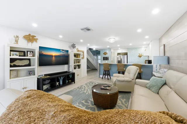 $1,175,000 | 2359 Treasure Isle Drive, Unit 38, Palm Beach Gardens, FL 33410