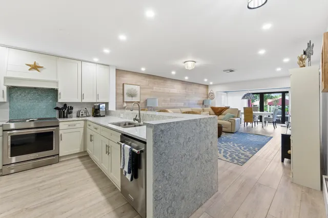 $1,175,000 | 2359 Treasure Isle Drive, Unit 38, Palm Beach Gardens, FL 33410