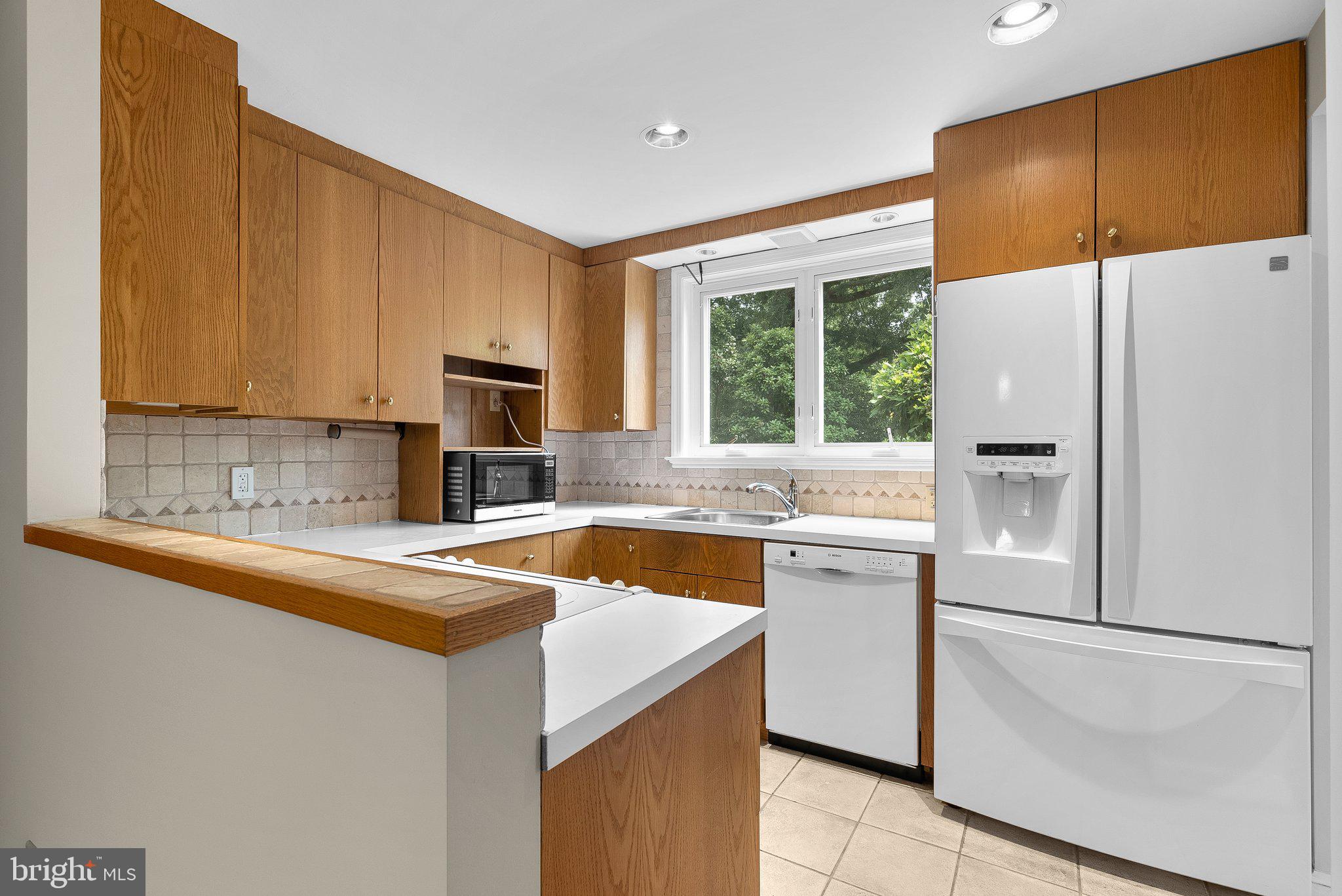 17 Ridge Road Greenbelt, MD 20770 - Photo 11 of 35 Fully Equipped Renovated Kitchen
