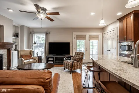$910,000 | 385 South 6th Street, Zionsville, IN 46077