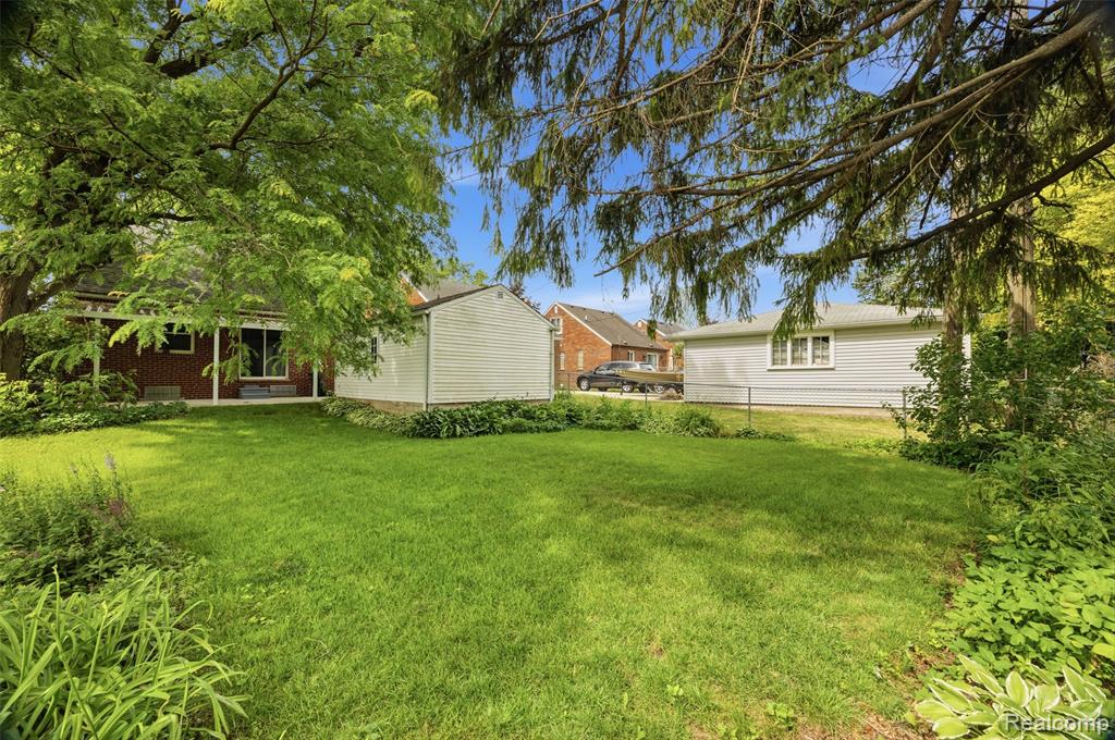 23636 Edward Street Dearborn, MI 48128 - Photo 7 of 39