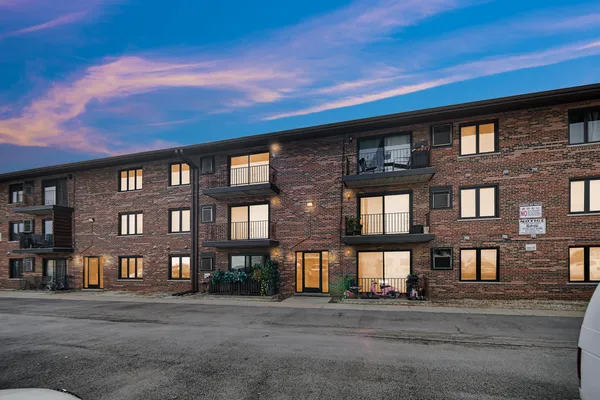 $210,000 | 7347 79th Place, Unit 3C, Bridgeview, IL 60455