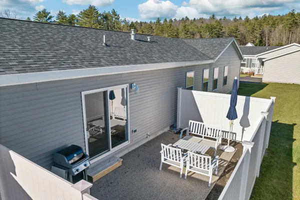 $307,900 | 18 B Wildflower Lane, Unit 2089782, Plymouth, NH 03264