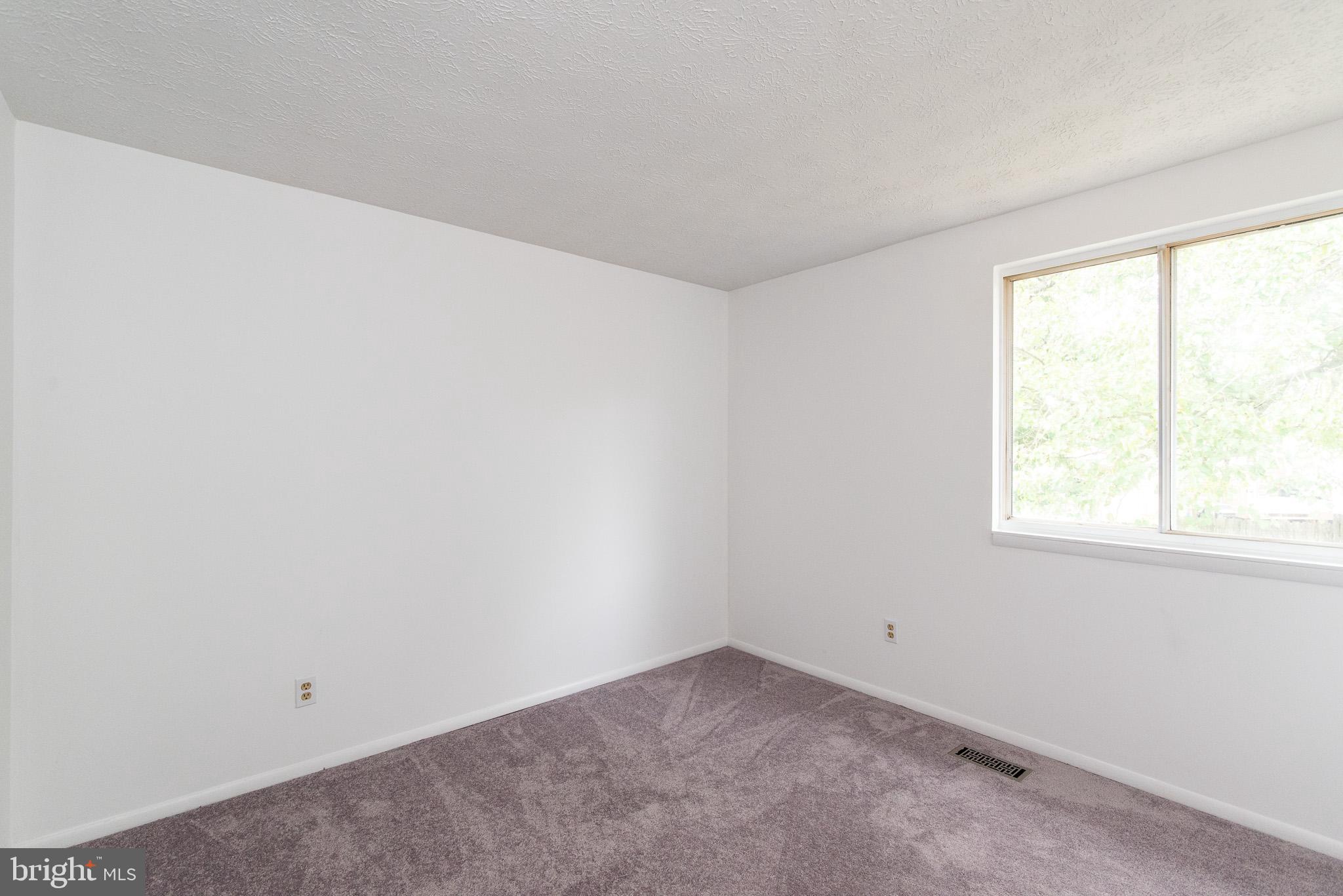 247 Sandhill Road Baltimore, MD 21221 - Photo 28 of 41 Main level bedroom 2