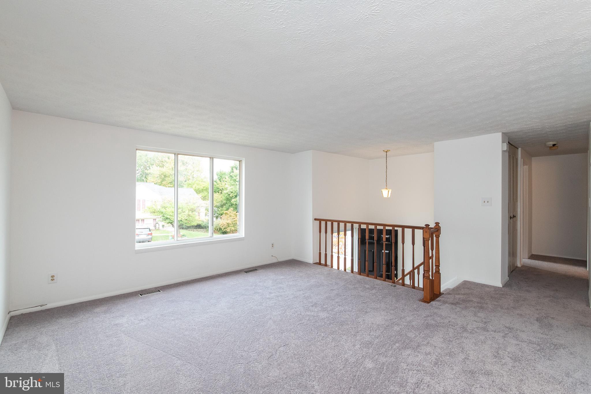 247 Sandhill Road Baltimore, MD 21221 - Photo 4 of 41 living room