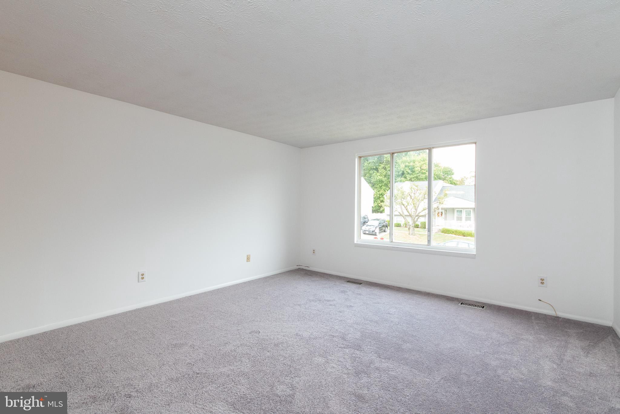 247 Sandhill Road Baltimore, MD 21221 - Photo 5 of 41 Living room