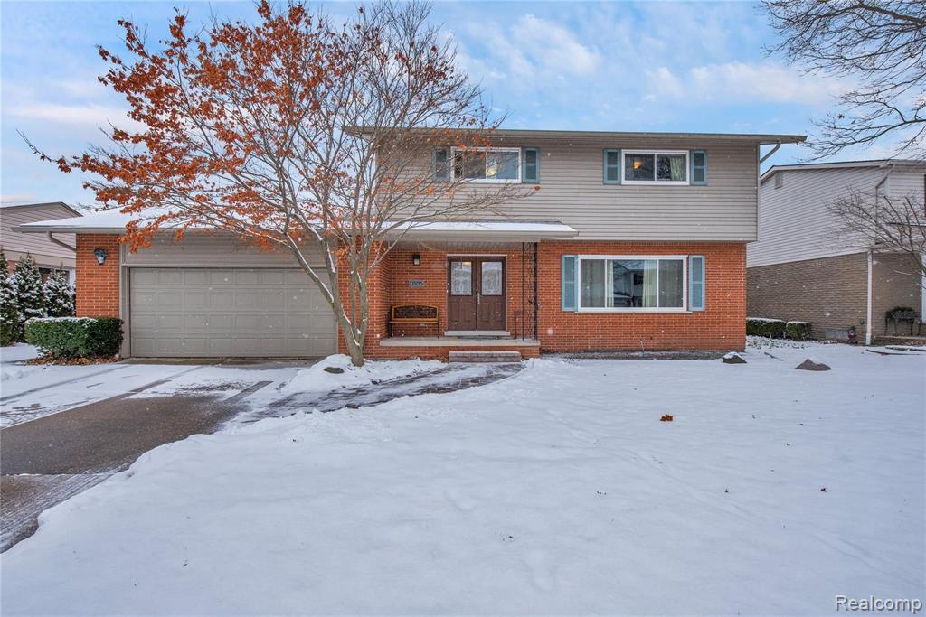 1005 Canterbury Road Grosse Pointe Woods, MI 48236 - Photo 1 of 33