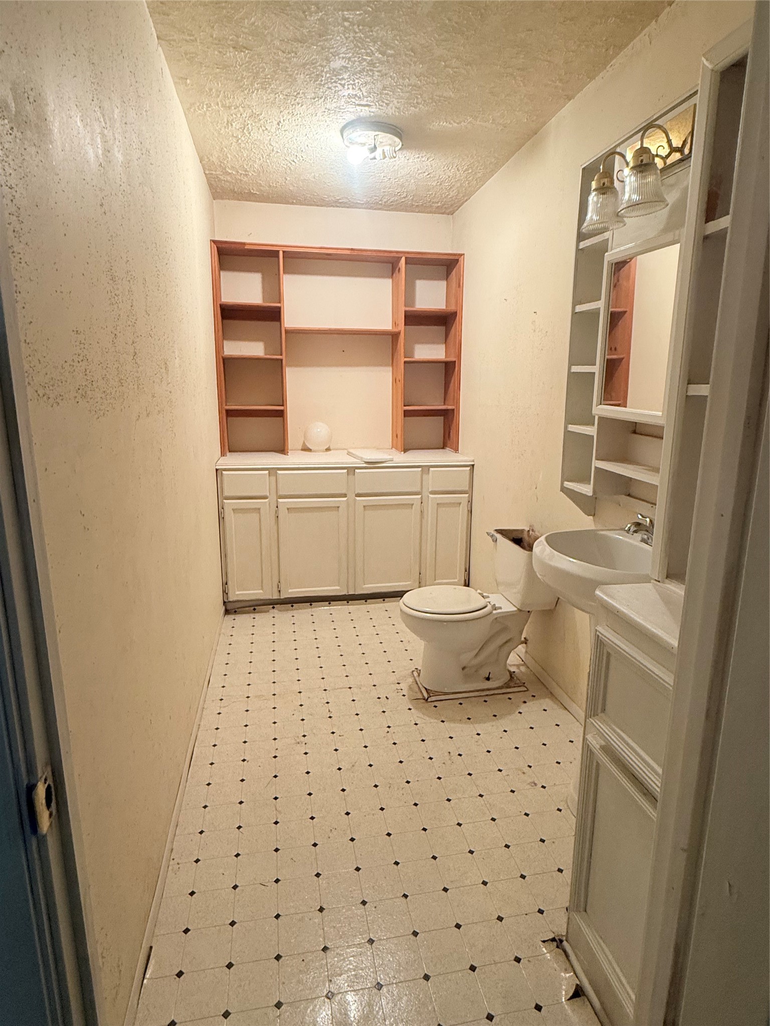 20785 Deuster Lane Porter, TX 77365 - Photo 19 of 28 a bathroom with a sink toilet and shower