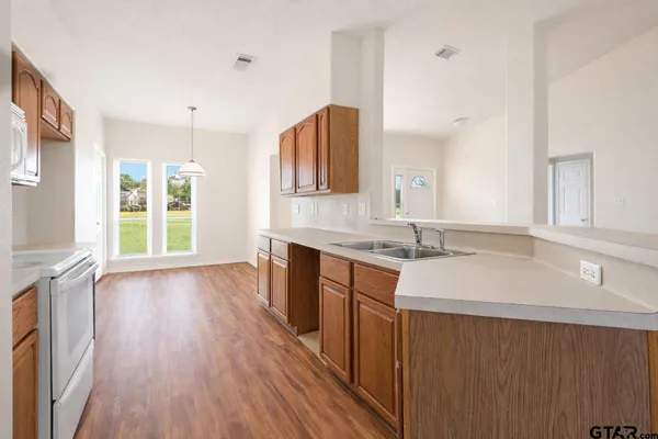 $295,000 | 904 Mockingbird Lane, Whitehouse, TX 75791