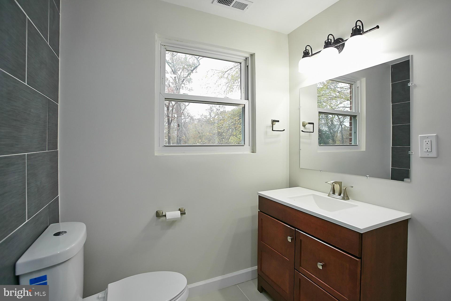 1100 Broadview Road Fort Washington, MD 20744 - Photo 13 of 27 Bath