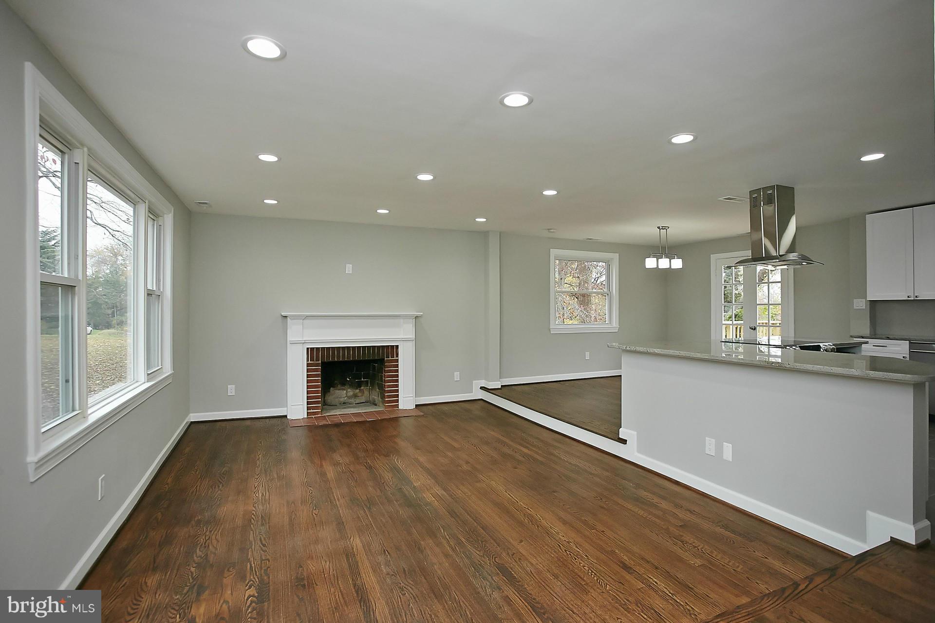 1100 Broadview Road Fort Washington, MD 20744 - Photo 3 of 27 Living Room