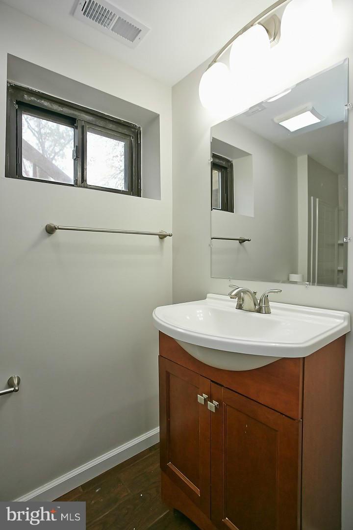 1100 Broadview Road Fort Washington, MD 20744 - Photo 22 of 27 Bath