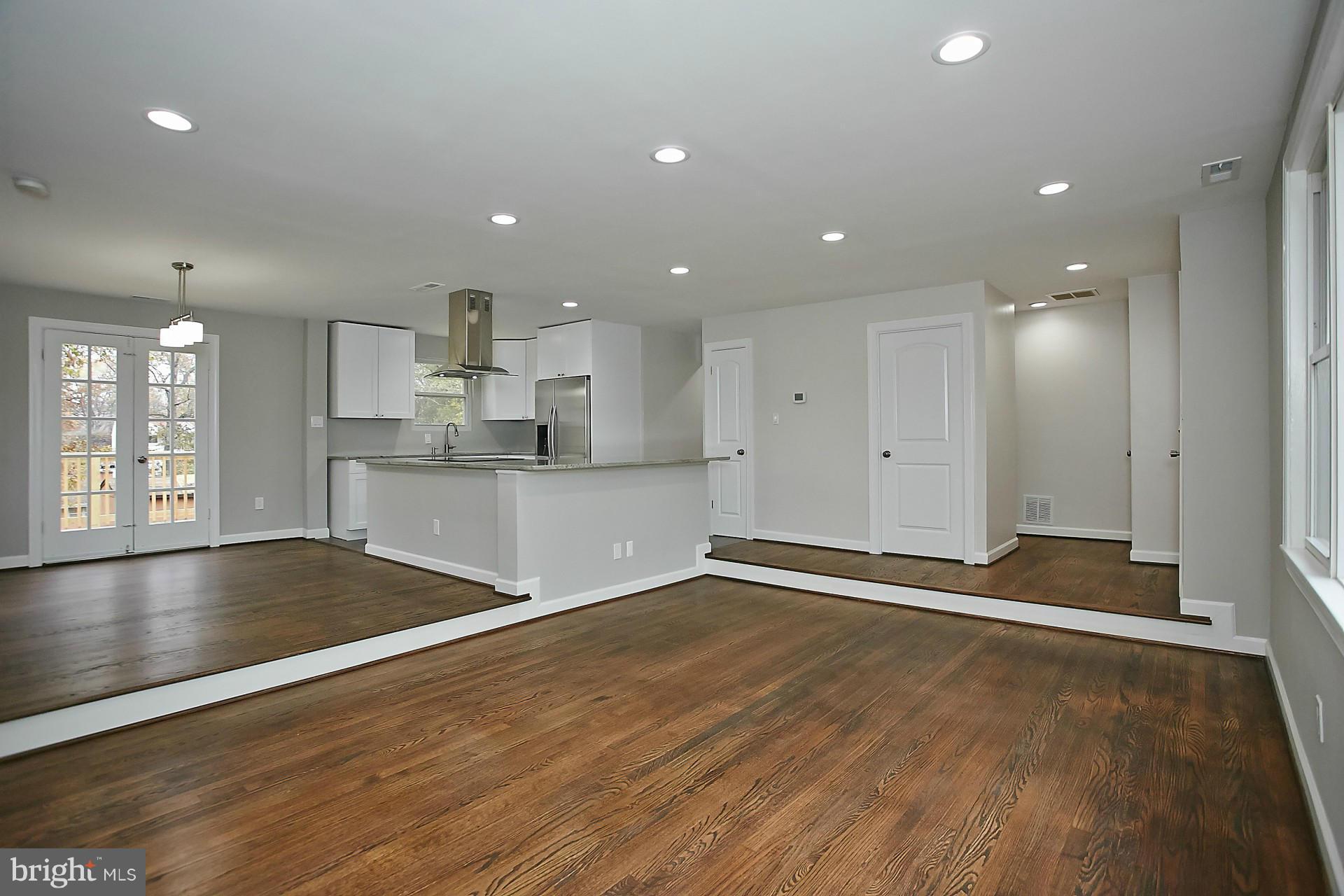 1100 Broadview Road Fort Washington, MD 20744 - Photo 4 of 27 Living Room
