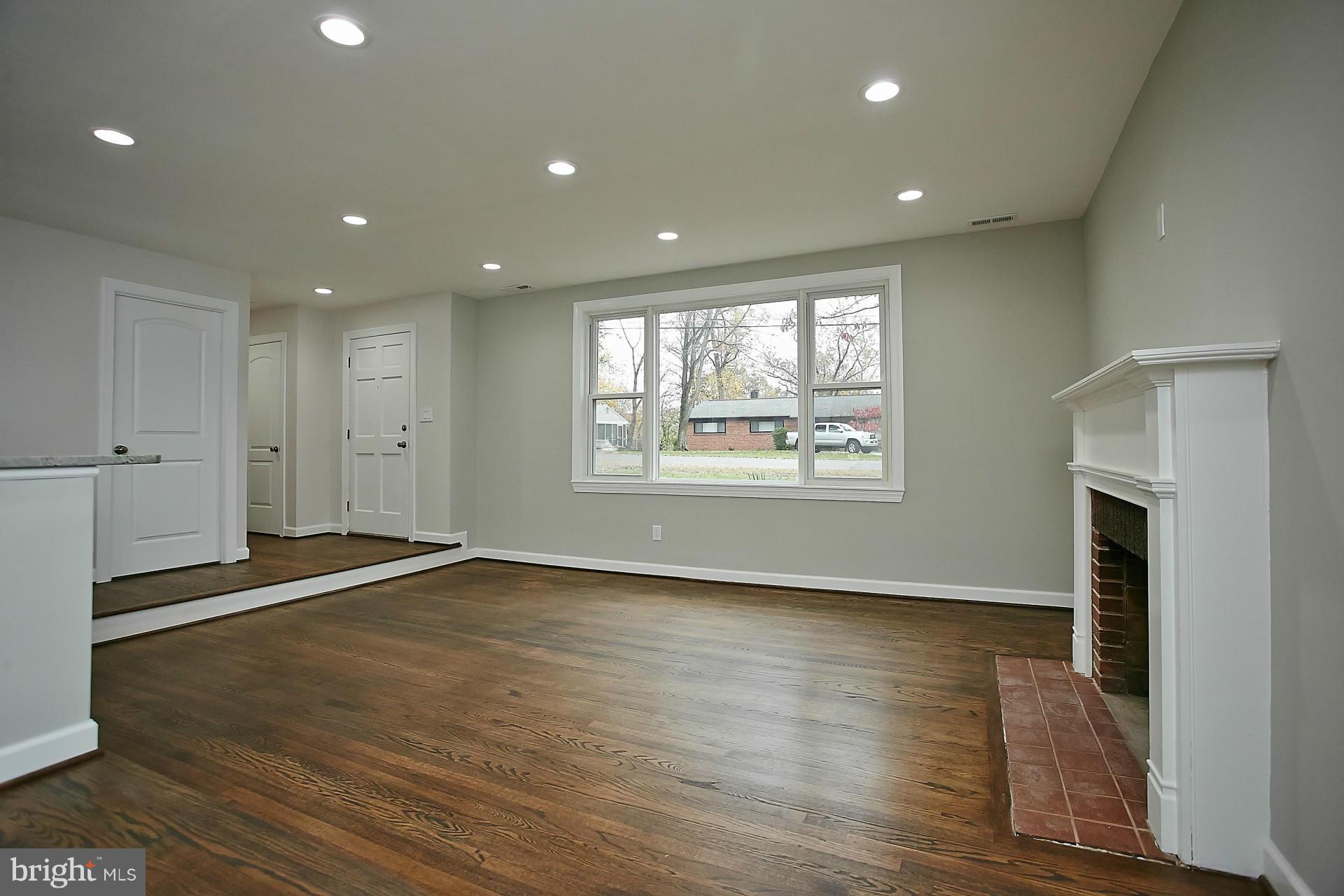 1100 Broadview Road Fort Washington, MD 20744 - Photo 10 of 27 Living Room