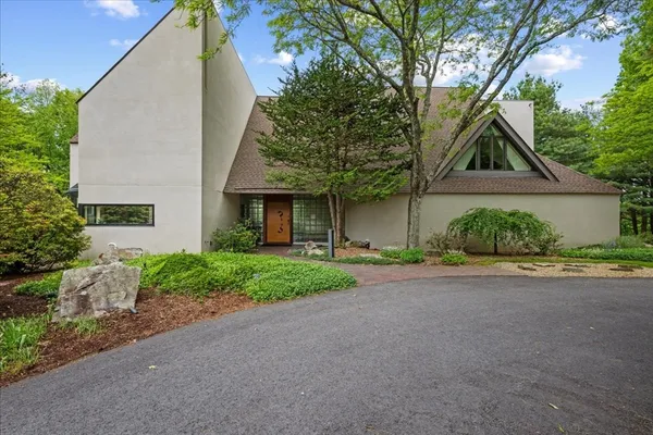$1,250,000 | 45 Hickory Drive, Worcester, MA 01609