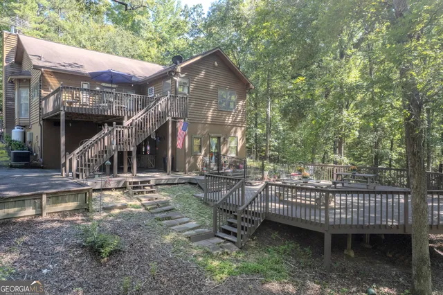a view of a entryway door of the house