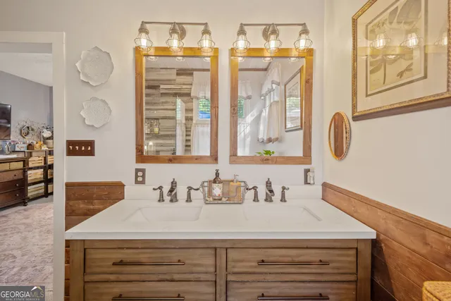 a view of a yard with a tree