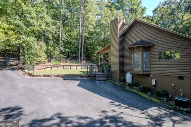 a view of street with sitting area