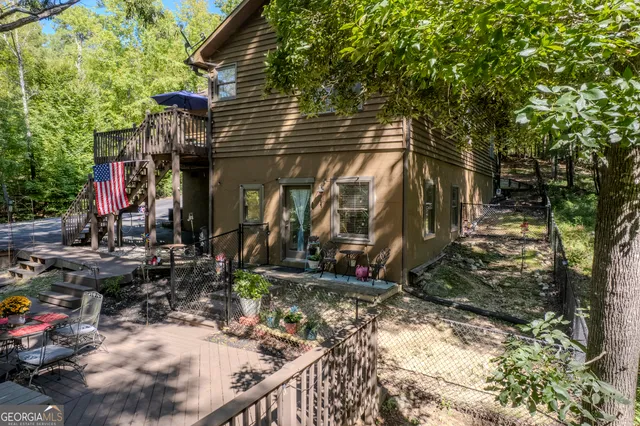 a view of house with car parked