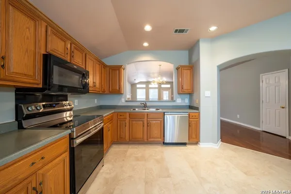 $2,600 | 1435 Bluff Forest, San Antonio, TX 78232