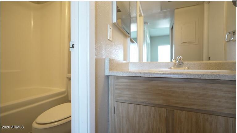 825 West Osborn Road, Unit A1 Phoenix, AZ 85013 - Photo 6 of 11 Bathroom