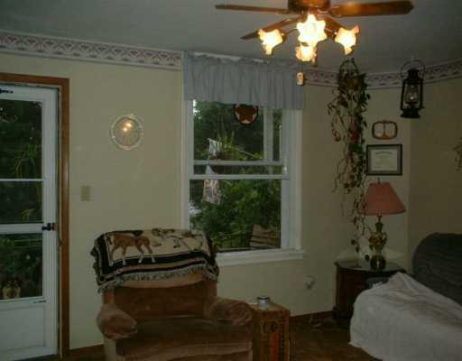 809 Chestnut Street Rochester, PA 15074 - Photo 2 of 8 Living Room.