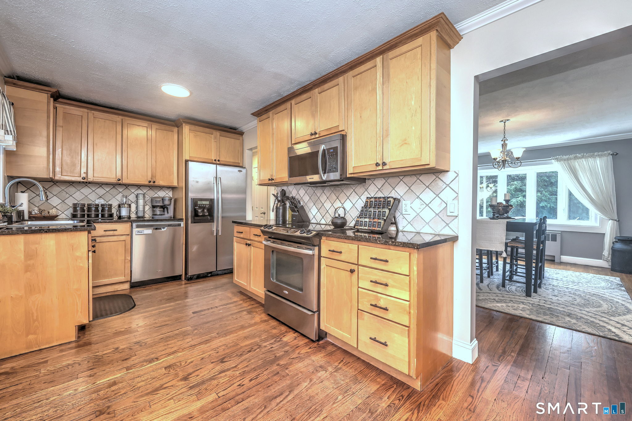 48 Linley Road Trumbull, CT 06611 - Photo 6 of 40