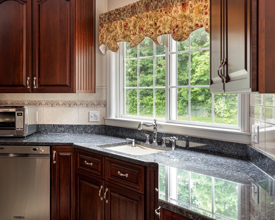 20 Smith Road Hopkinton, MA 01748 - Photo 5 of 37 Gallery Image 5