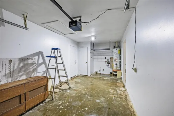 a view of a livingroom with furniture and a ceiling fan