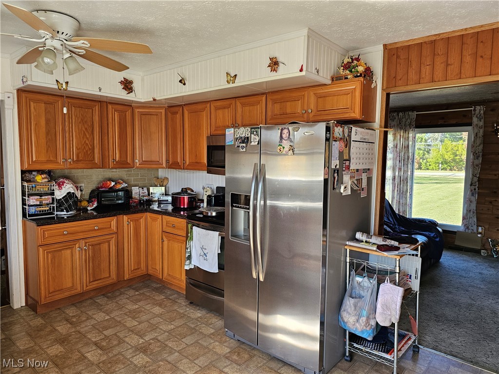 11841 Bean Road Chardon, OH 44024 - Photo 19 of 49 with refrigerator