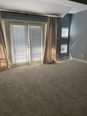 a view of empty room with window