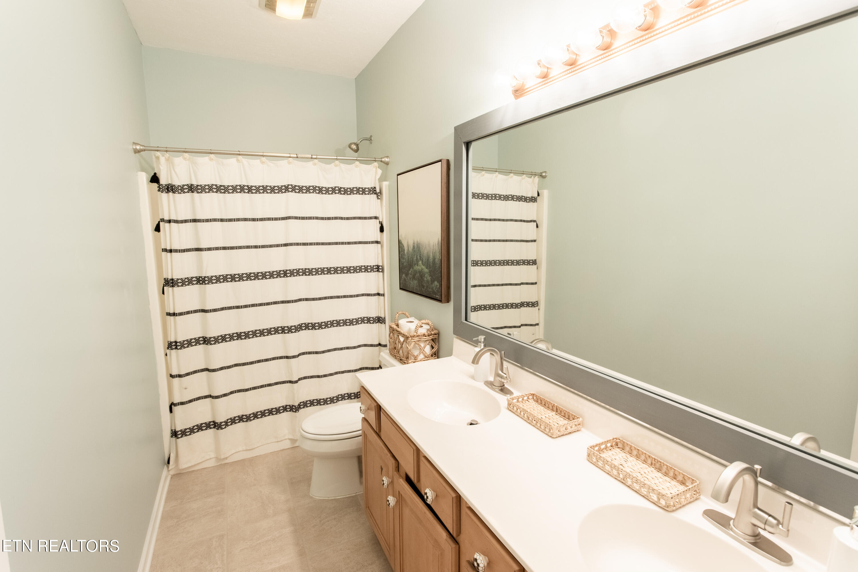 12817 Clear Ridge Road Knoxville, TN 37922 - Photo 15 of 38 Clear Ridge Hall Full Bath