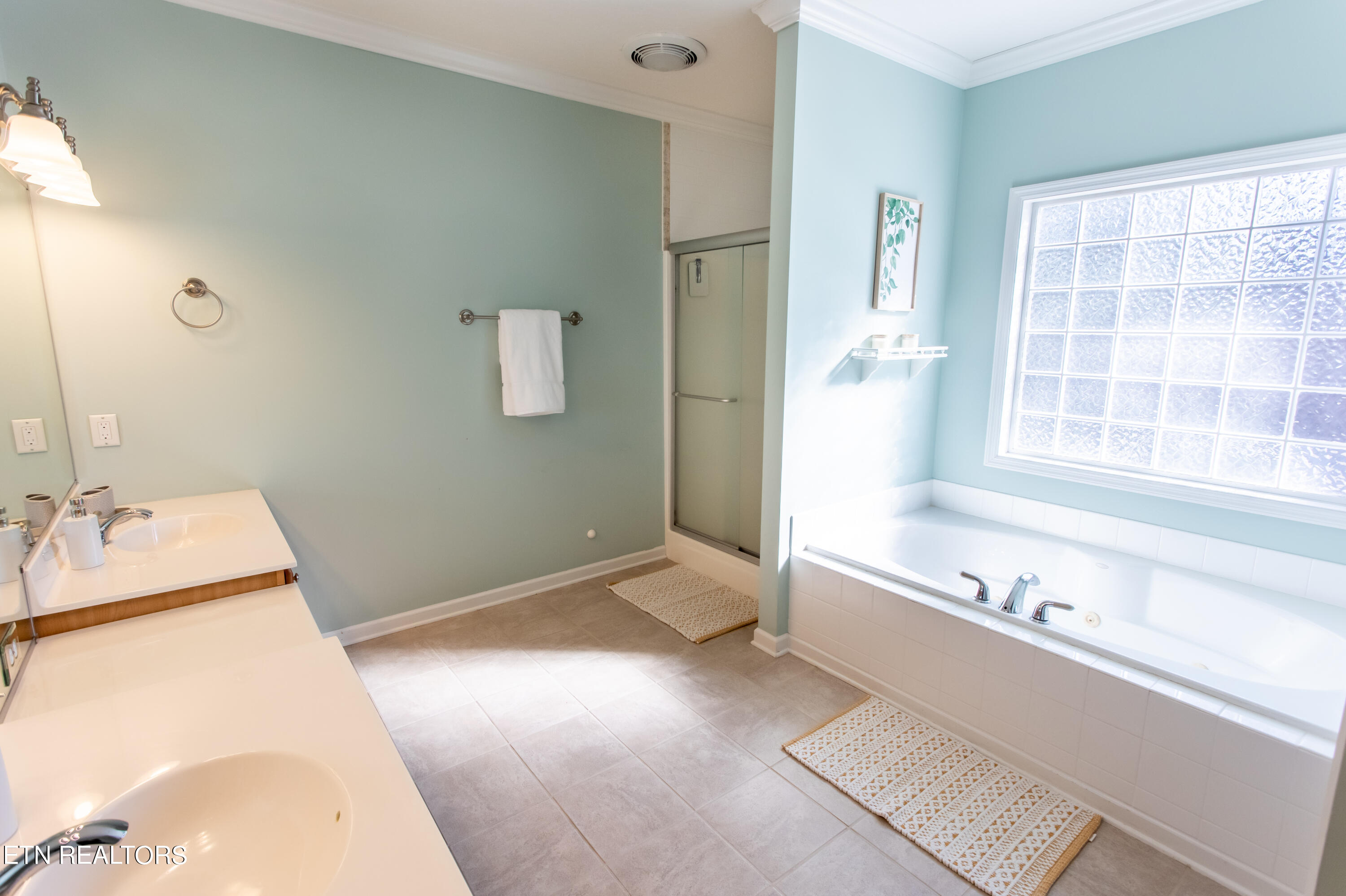 12817 Clear Ridge Road Knoxville, TN 37922 - Photo 21 of 38 Clear Ridge Primary Bath Best