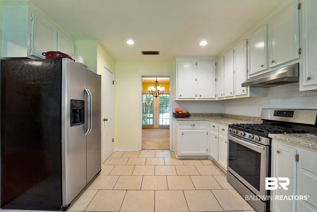 114 Spring Drive Fairhope, AL 36532 - Photo 10 of 23 Kitchen