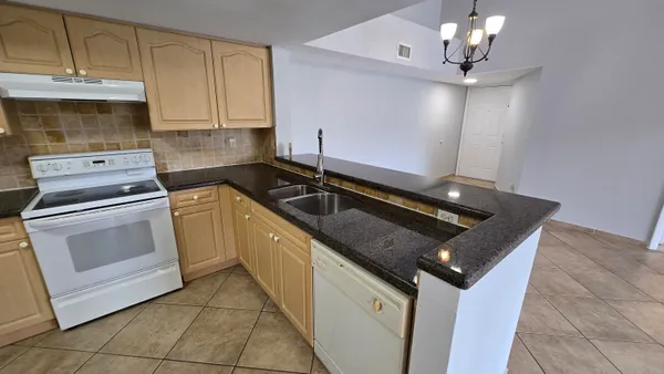 $1,995 | 9066 West Atlantic Boulevard, Unit 436, Coral Springs, FL 33071