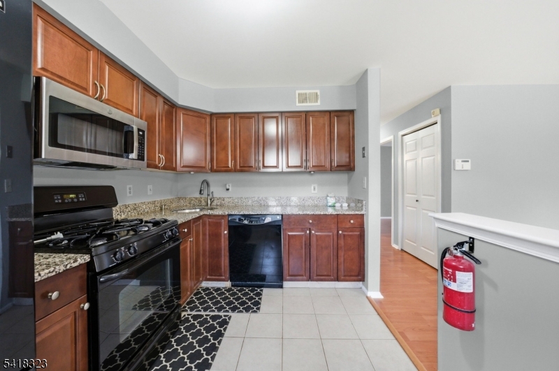 809 Porter Way West Bridgewater, NJ 08807 - Photo 4 of 33