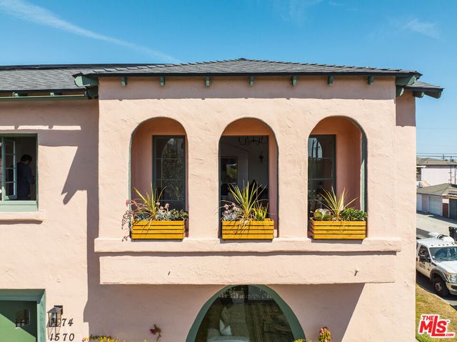$888,000 | 1574 South Hayworth Avenue, Los Angeles, CA 90019