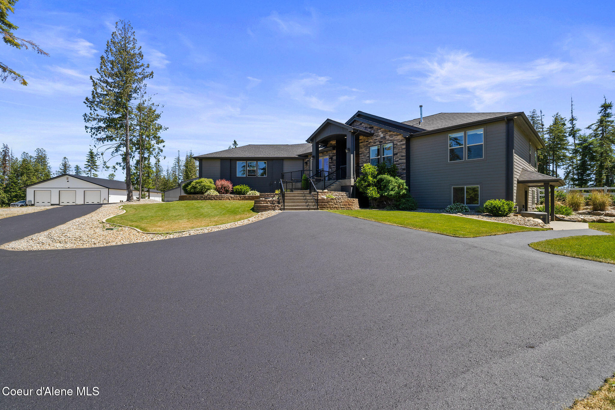 15746 North Pinewood Way Hayden, ID 83835 - Photo 14 of 97 Freshly Seal-Coated Driveway